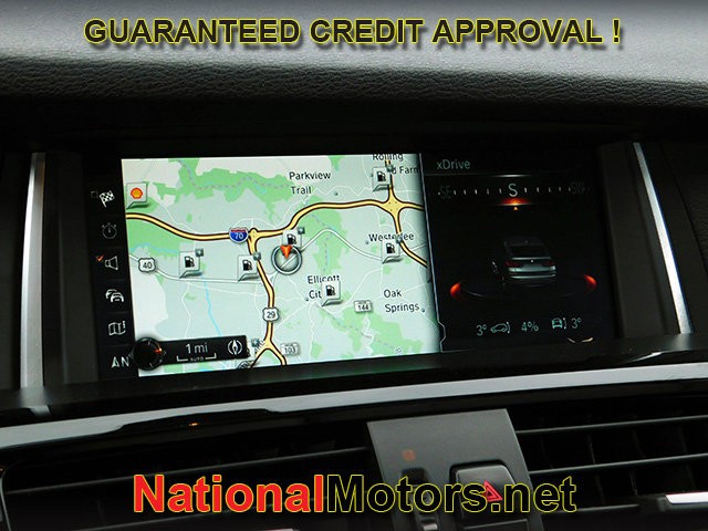 BMW X4 Vehicle Full-screen Gallery Image 19