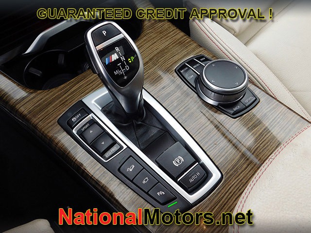 BMW X4 Vehicle Full-screen Gallery Image 21