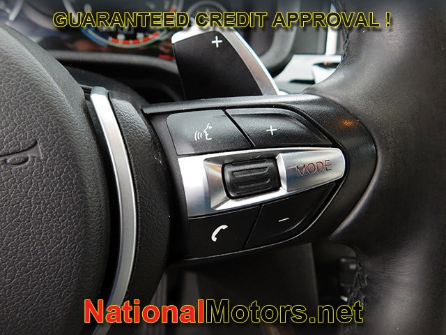 BMW X4 Vehicle Full-screen Gallery Image 22