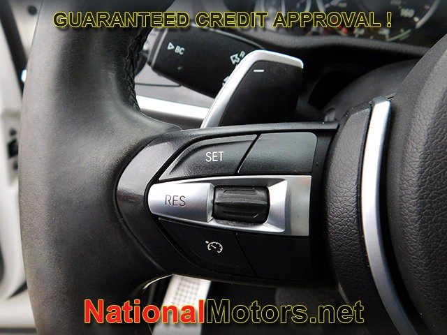 BMW X4 Vehicle Full-screen Gallery Image 23