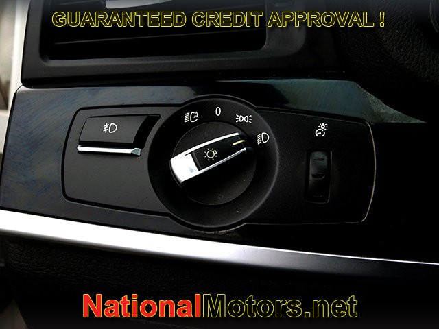 BMW X4 Vehicle Full-screen Gallery Image 25