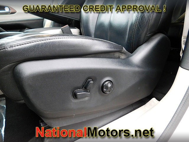 Chrysler Pacifica Vehicle Full-screen Gallery Image 14