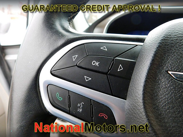 Chrysler Pacifica Vehicle Full-screen Gallery Image 20