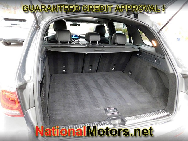 Mercedes-Benz GLC Vehicle Full-screen Gallery Image 07