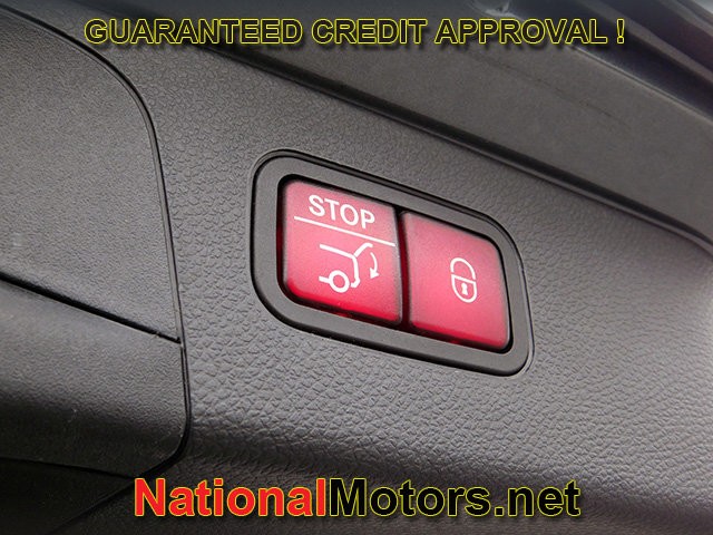 Mercedes-Benz GLC Vehicle Full-screen Gallery Image 08