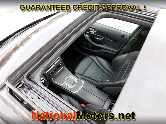 Mercedes-Benz GLC Vehicle Full-screen Gallery Image 10