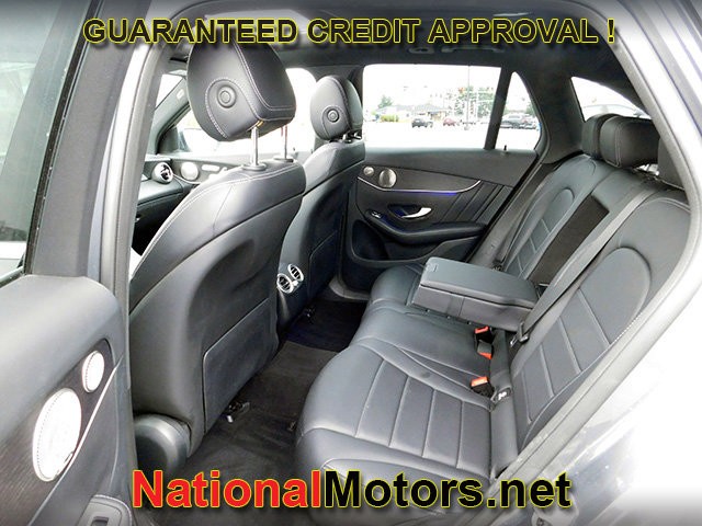 Mercedes-Benz GLC Vehicle Full-screen Gallery Image 12