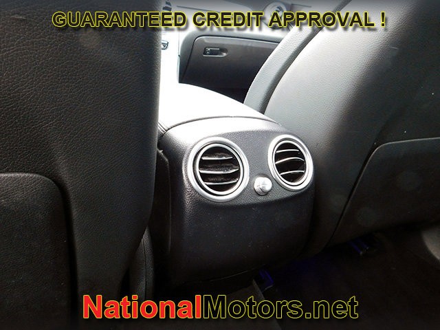 Mercedes-Benz GLC Vehicle Full-screen Gallery Image 13