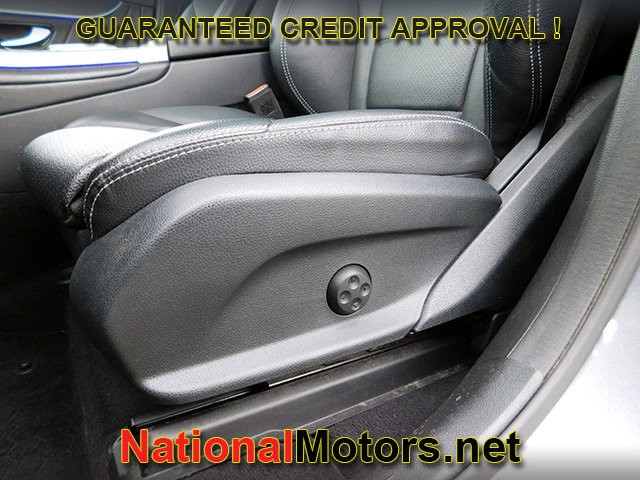 Mercedes-Benz GLC Vehicle Full-screen Gallery Image 17