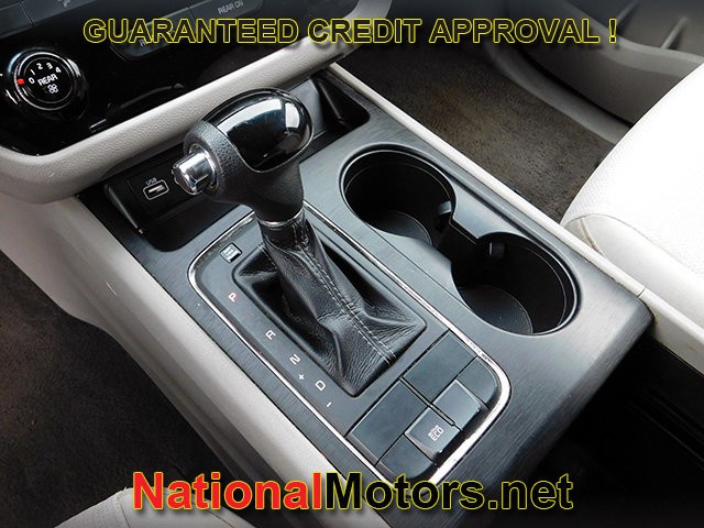 Kia Sedona Vehicle Full-screen Gallery Image 12