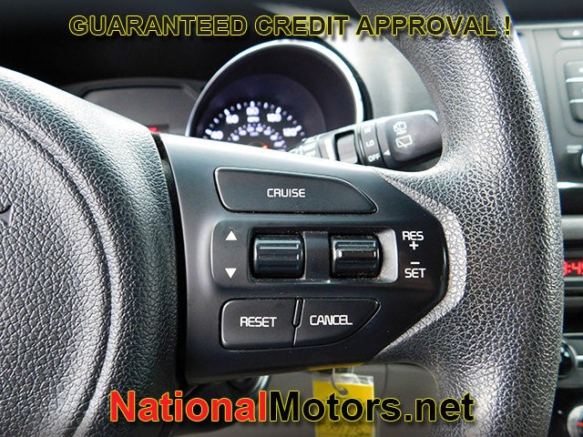 Kia Sedona Vehicle Full-screen Gallery Image 13