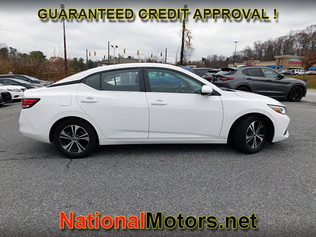 Nissan Sentra Vehicle Full-screen Gallery Image 04