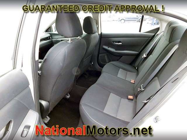 Nissan Sentra Vehicle Full-screen Gallery Image 10