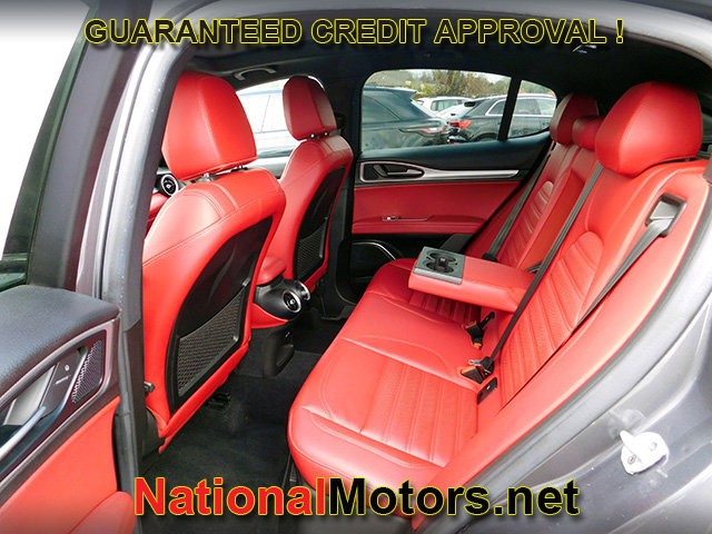 Alfa Romeo Stelvio Vehicle Full-screen Gallery Image 07