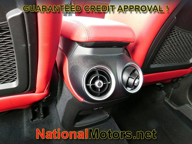 Alfa Romeo Stelvio Vehicle Full-screen Gallery Image 08