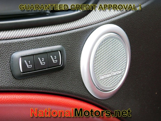 Alfa Romeo Stelvio Vehicle Full-screen Gallery Image 16