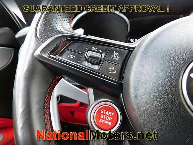 Alfa Romeo Stelvio Vehicle Full-screen Gallery Image 25