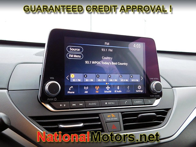 Nissan Altima Vehicle Full-screen Gallery Image 15