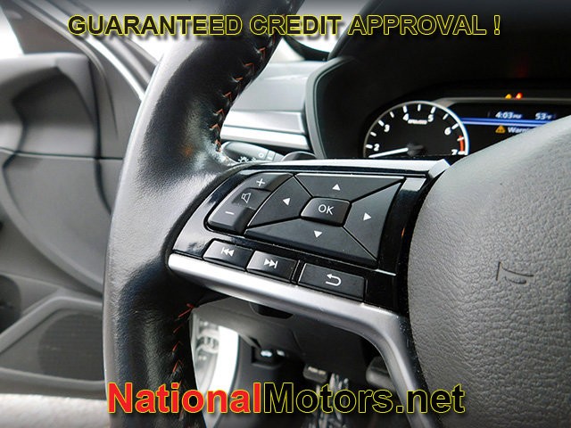 Nissan Altima Vehicle Full-screen Gallery Image 19