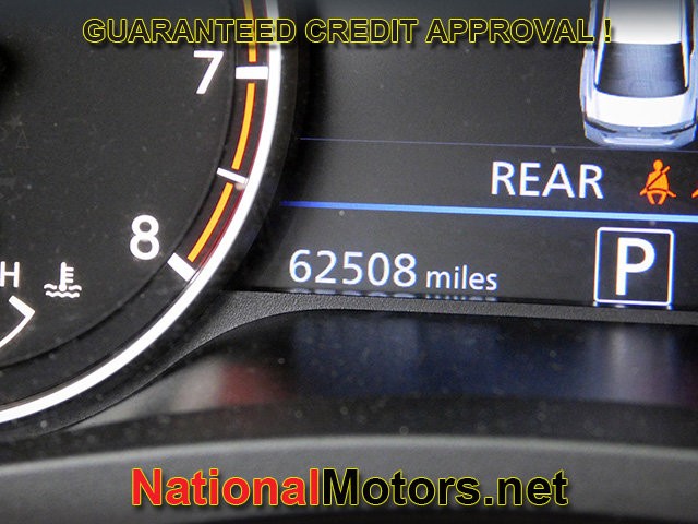 Nissan Altima Vehicle Full-screen Gallery Image 20