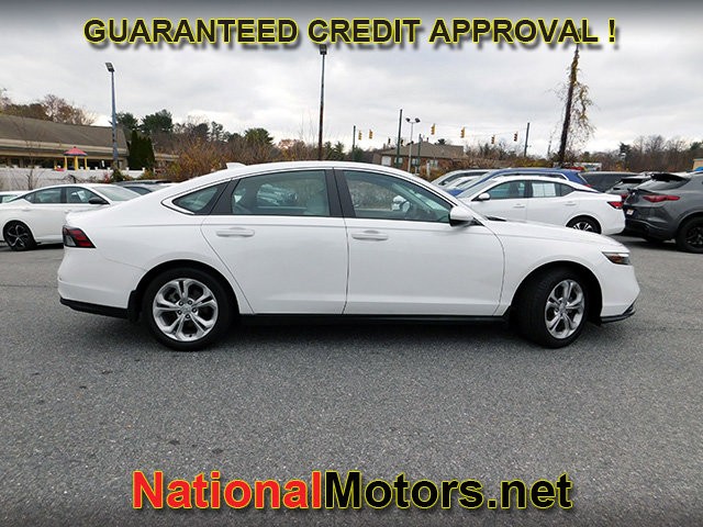 Honda Accord Sedan Vehicle Full-screen Gallery Image 04