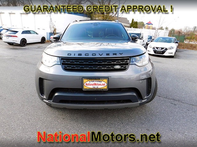 Land Rover Discovery Vehicle Full-screen Gallery Image 03