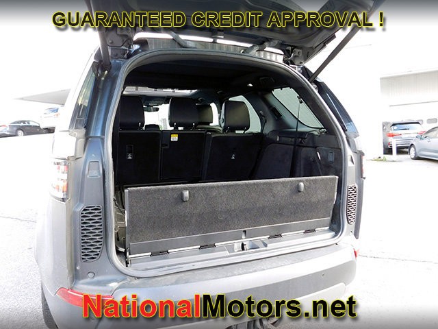 Land Rover Discovery Vehicle Full-screen Gallery Image 07