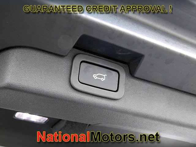 Land Rover Discovery Vehicle Full-screen Gallery Image 11