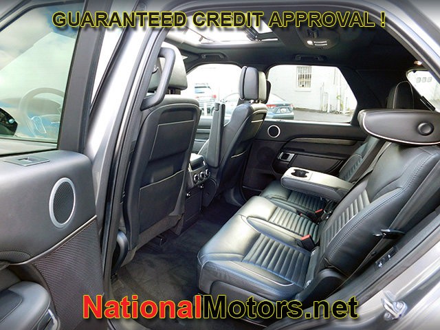 Land Rover Discovery Vehicle Full-screen Gallery Image 14