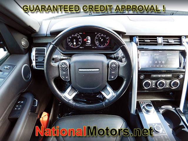 Land Rover Discovery Vehicle Full-screen Gallery Image 16