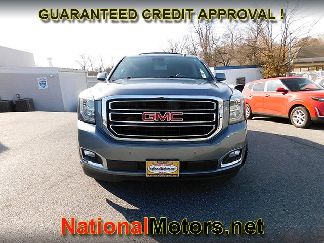 GMC Yukon XL Vehicle Full-screen Gallery Image 03