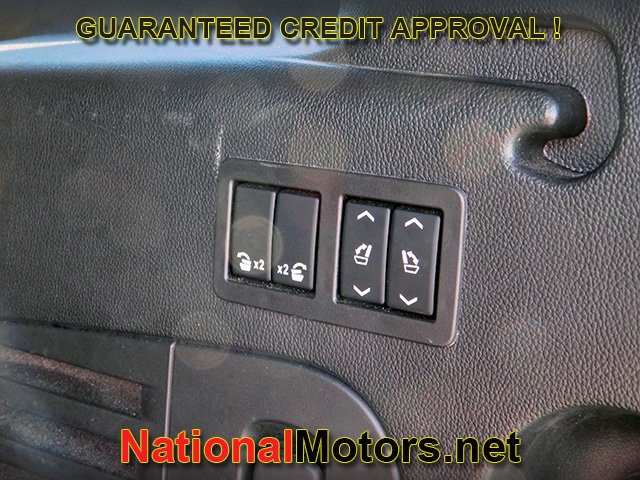 GMC Yukon XL Vehicle Full-screen Gallery Image 08