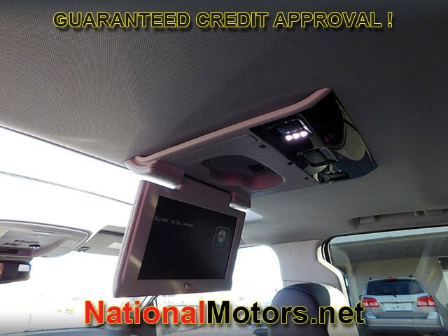 GMC Yukon XL Vehicle Full-screen Gallery Image 14