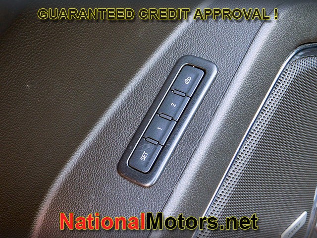 GMC Yukon XL Vehicle Full-screen Gallery Image 19