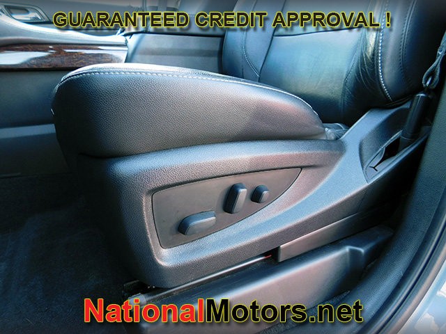 GMC Yukon XL Vehicle Full-screen Gallery Image 20