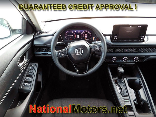 Honda Accord Sedan Vehicle Full-screen Gallery Image 10