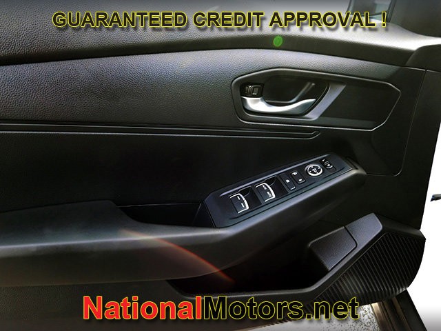 Honda Accord Sedan Vehicle Full-screen Gallery Image 11