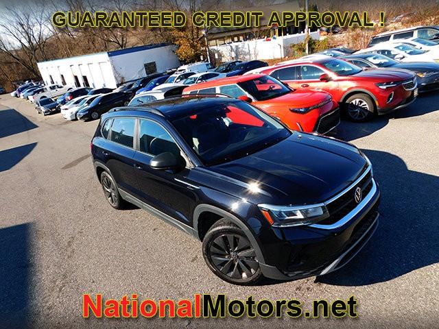 Volkswagen Taos Vehicle Full-screen Gallery Image 02