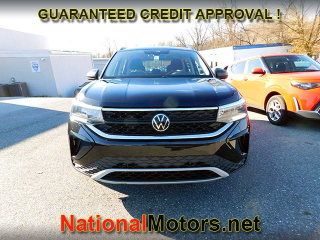 Volkswagen Taos Vehicle Full-screen Gallery Image 03