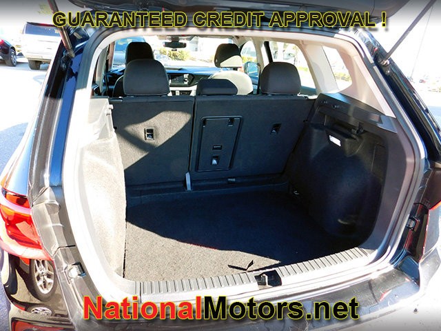 Volkswagen Taos Vehicle Full-screen Gallery Image 06