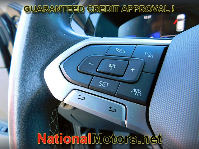 Volkswagen Taos Vehicle Full-screen Gallery Image 19