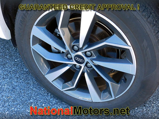 Audi Q5 Vehicle Full-screen Gallery Image 09