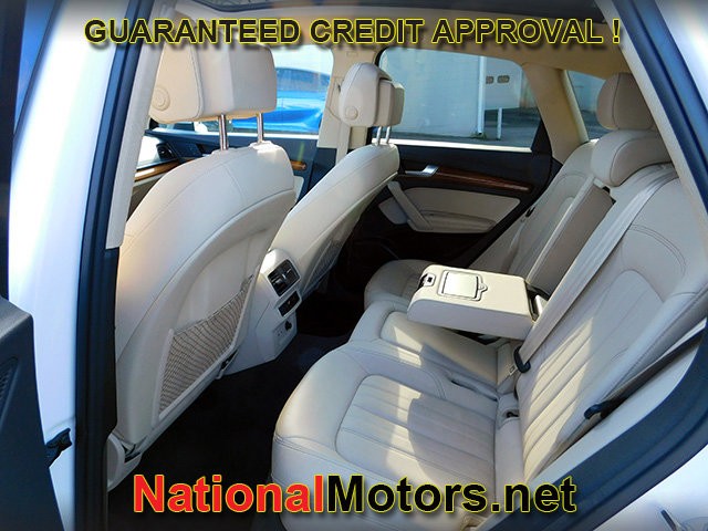 Audi Q5 Vehicle Full-screen Gallery Image 12