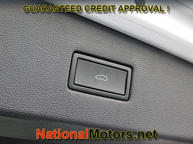 Volkswagen Tiguan Vehicle Full-screen Gallery Image 08