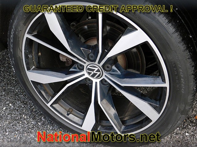 Volkswagen Tiguan Vehicle Full-screen Gallery Image 09