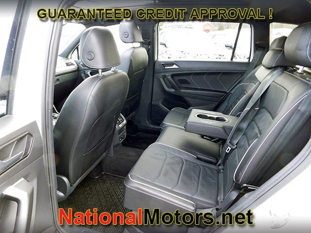 Volkswagen Tiguan Vehicle Full-screen Gallery Image 12