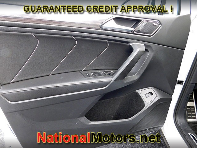 Volkswagen Tiguan Vehicle Full-screen Gallery Image 15