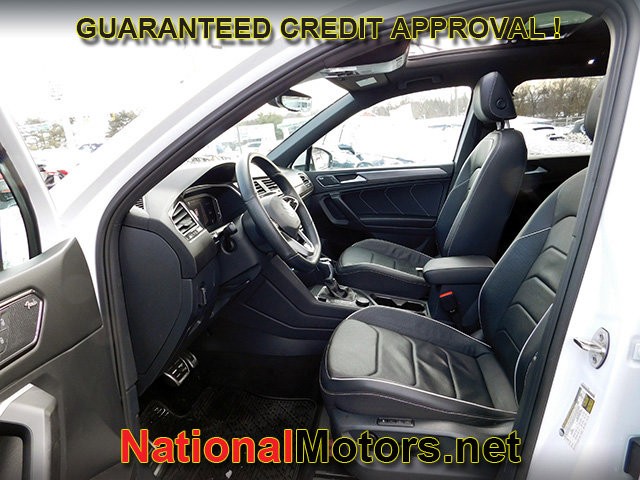 Volkswagen Tiguan Vehicle Full-screen Gallery Image 16