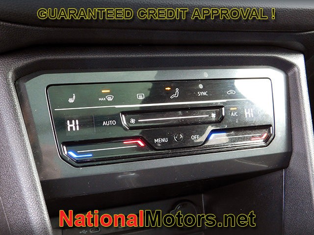 Volkswagen Tiguan Vehicle Full-screen Gallery Image 21