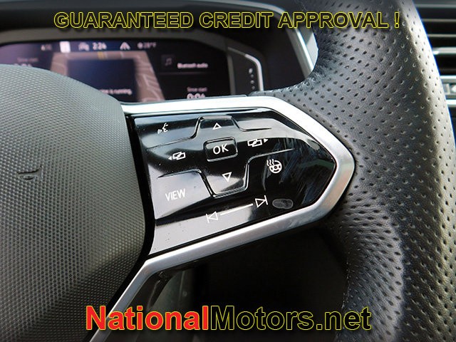 Volkswagen Tiguan Vehicle Full-screen Gallery Image 24